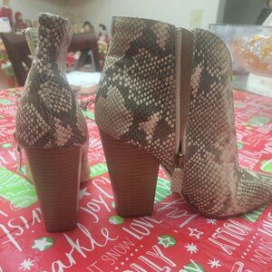 NY&CO Animal Print bootie